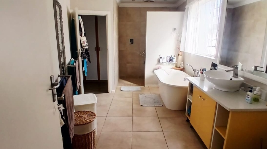9 Bedroom Property for Sale in Winterstrand Eastern Cape